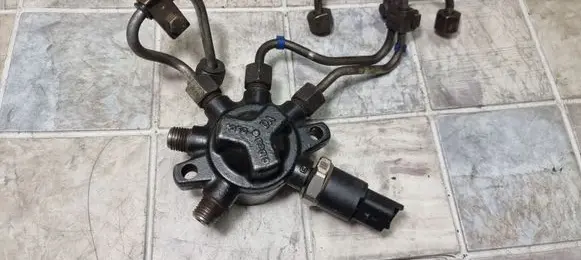 Ford Focus Fuel distributor 1S4Q9D280AC R9144Z020C