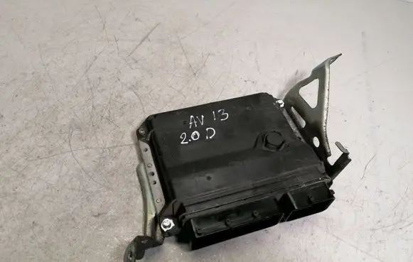 Toyota Avensis T270 Engine control unit/module 8966105F20