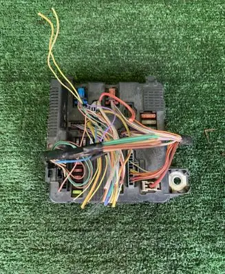 Renault Scenic II - Grand scenic II Fuse module 8200306032B S118399200E