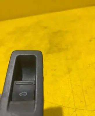 Volkswagen Scirocco Tailgate/trunk/boot open switch 1K8959551B