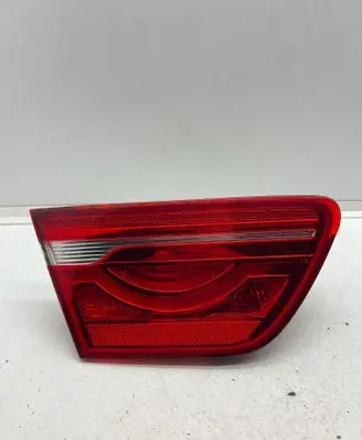 Jaguar XE Tailgate rear/tail lights A048519
