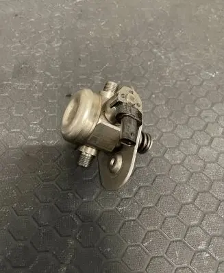 BMW X3 G01 Fuel injection high pressure pump 7642466 0675644