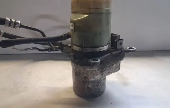 Ford Focus Power steering pump 4M513K514BD