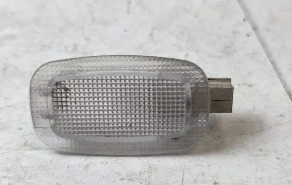 Mercedes-Benz E W212 Front seat light A2218250382 A0005402066 1058210882