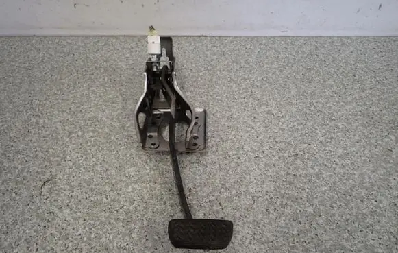 Toyota Corolla Verso AR10 Pedal assembly 