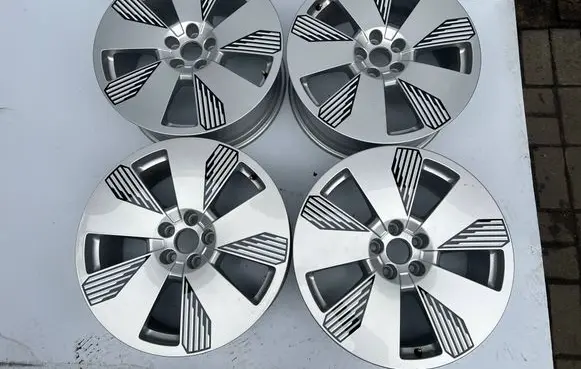 Audi e-tron R19 alloy rim 4KE601025Q