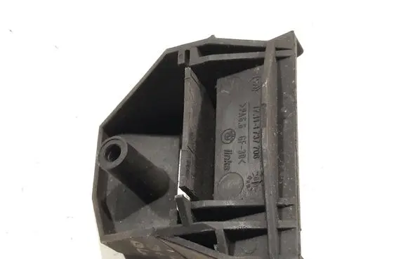 BMW 5 E39 Radiator mount bracket 17111737706