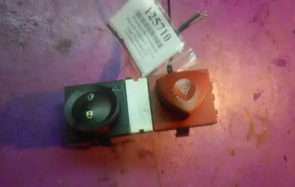 Renault Megane II Hazard light switch 8200095493