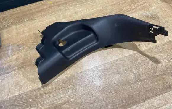 Land Rover Discovery 5 Foot area side trim HY3202349A M637F 1861028