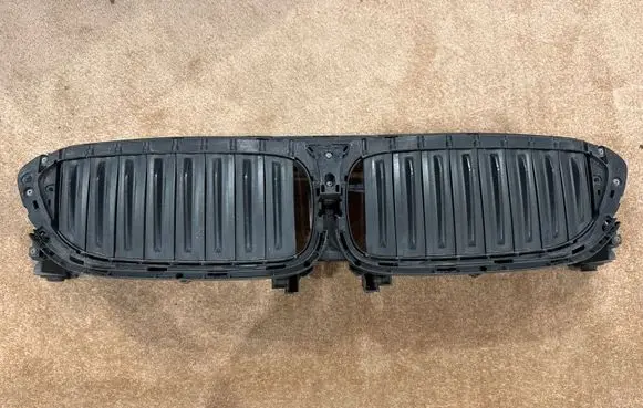 BMW 5 G30 G31 G38 Front grill 18715610