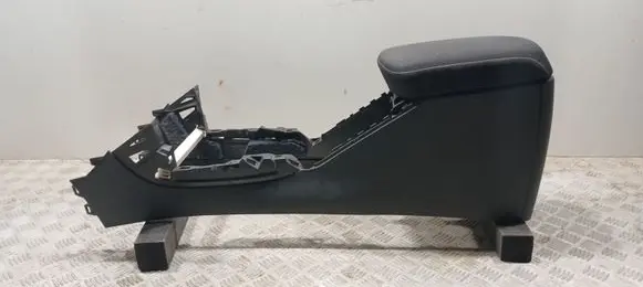 Toyota RAV 4 (XA30) Armrest 5881142030