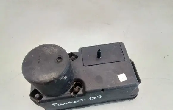Volkswagen PASSAT B3 Central locking vacuum pump 357962257