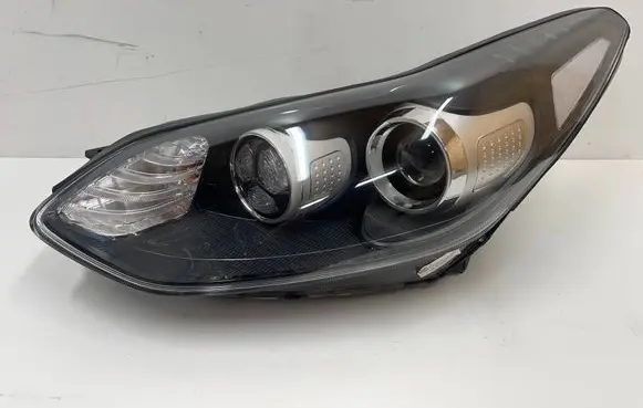 KIA Sportage Headlight/headlamp 92101F1110