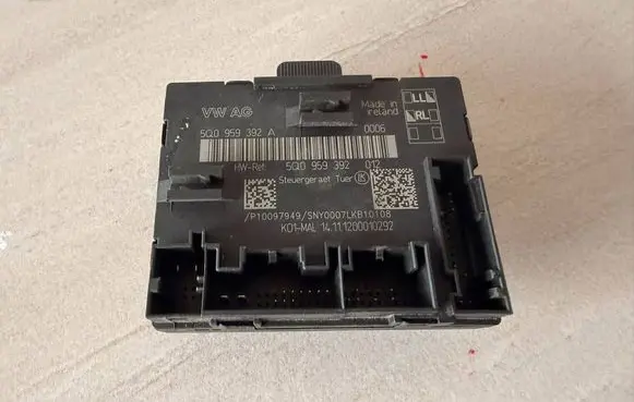 Volkswagen Golf VII Door control unit/module 5Q0959392A