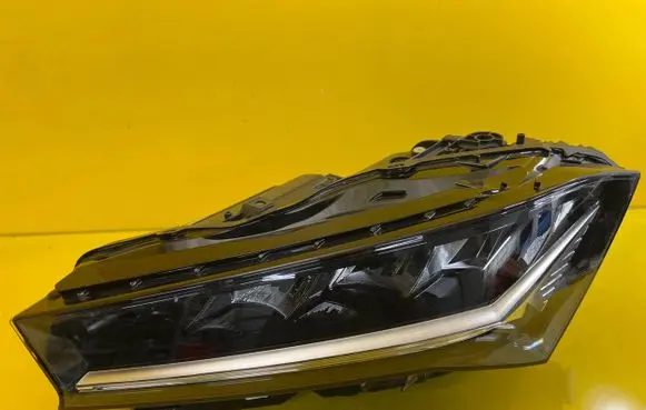 Skoda Superb B9 Headlight/headlamp 3P1941015