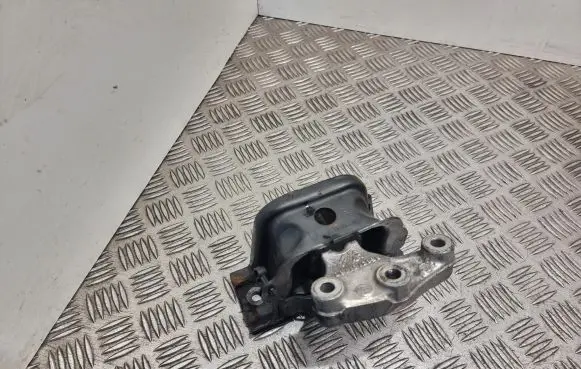 Citroen C3 Picasso Engine mount bracket 9681706580