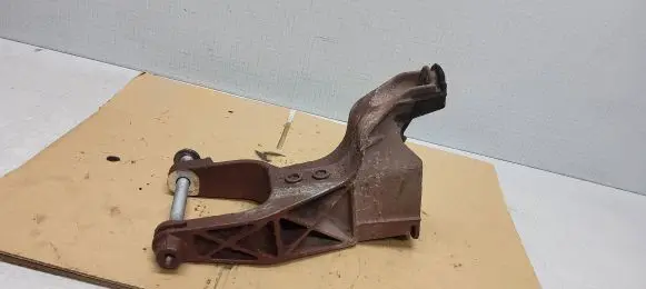 Volkswagen Transporter - Caravelle T5 Engine mounting bracket 7H0199343