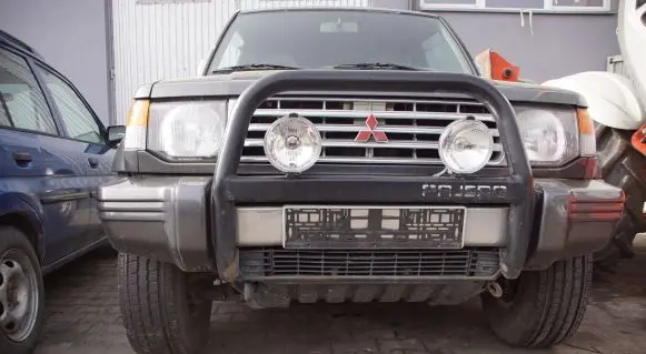 Mitsubishi Pajero Front bumper