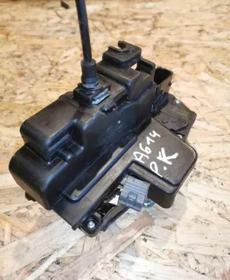 Opel Antara Front door lock A081876