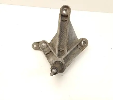 Dacia Sandero Gearbox mounting bracket 8200457080 8200043084