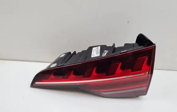 Tailgate rear/tail lights