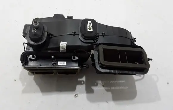 Chrysler Pacifica Interior heater climate box assembly 68216209AK