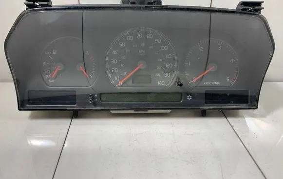 Volvo S70 V70 V70 XC Speedometer (instrument cluster) 9472524