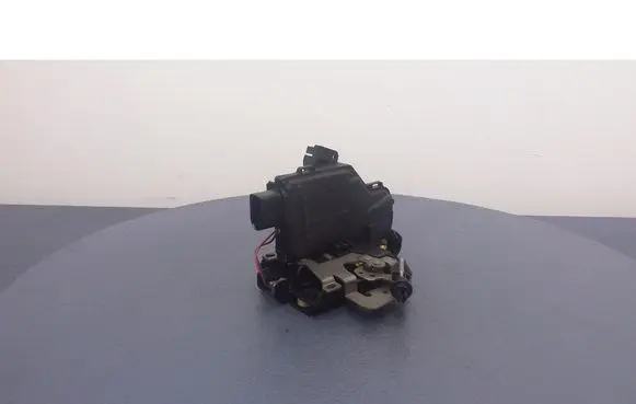 Audi A2 Front door lock 