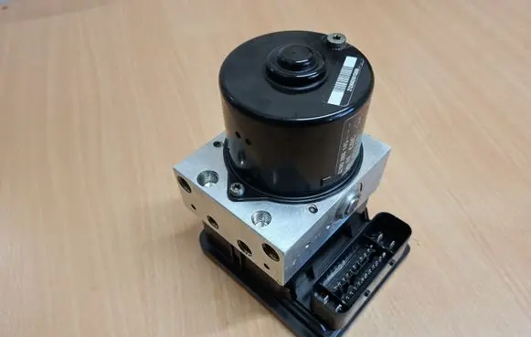 Renault Espace IV ABS Pump 8200808145 10096014443 7701209842
