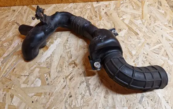 Honda CR-V Air intake duct part ATP153