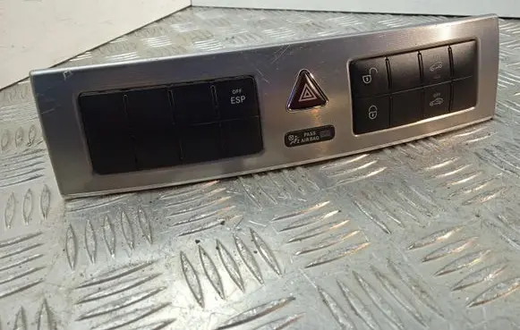 Mercedes-Benz C AMG W203 Hazard light switch A2038703310
