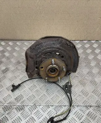 Toyota Auris E180 Front wheel hub F58R5 8954202061