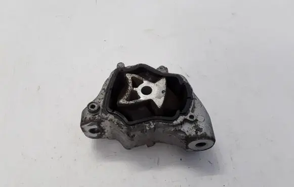 Volvo XC60 Engine mount bracket 30748173
