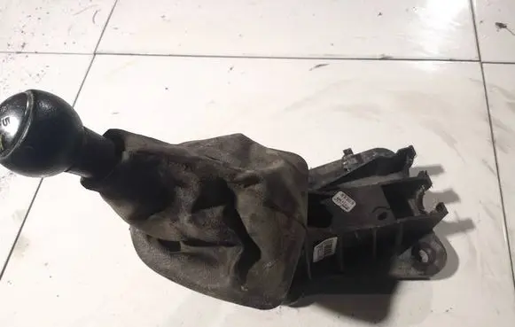 Peugeot 307 Gear shifter/selector 
