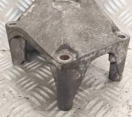 Opel Meriva B Engine mounting bracket 13247804 463443403