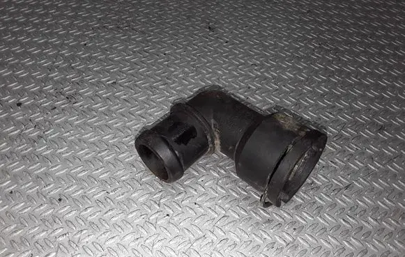Volkswagen Golf III Engine coolant pipe/hose 037121619