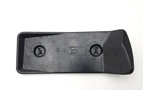 Mercedes-Benz S W126 Tail light bulb cover holder 22072