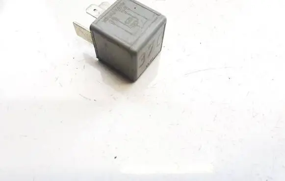 Volkswagen PASSAT B5.5 Other relay 8D0951253A 370
