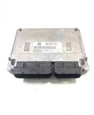 Volkswagen PASSAT B5.5 Engine control unit/module 3B0906018S 5WP4025905