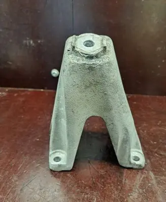 Engine mounting bracket