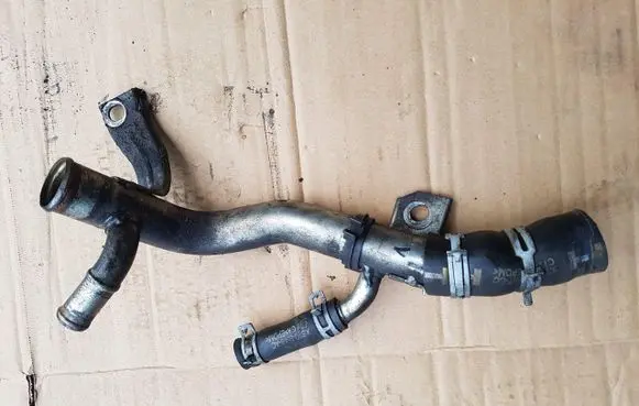 Engine coolant pipe/hose