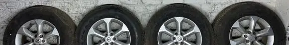 Nissan Pathfinder R51 R17 alloy rim 