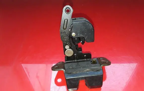 Hyundai Santa Fe Tailgate/trunk/boot lock/catch/latch 812302B000