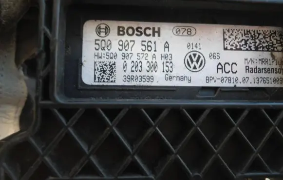 Volkswagen Golf VII Distronic sensor radar 5Q0907572B 5Q0907572K