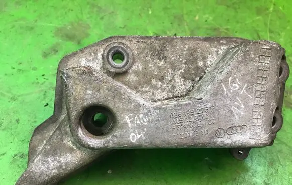 Skoda Fabia Mk1 (6Y) Engine mounting bracket 036199275F 036199275