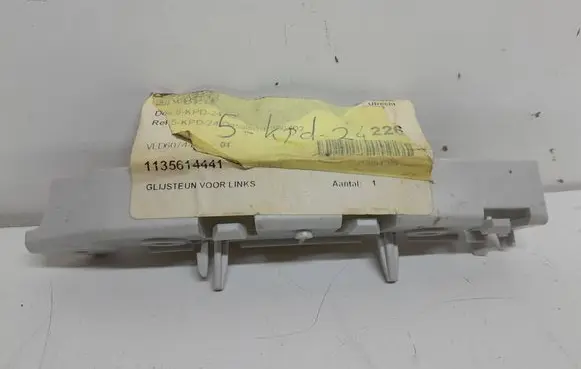 Ford Focus Front bumper mounting bracket BM5117D959A