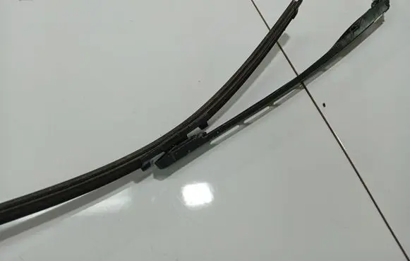 Citroen C4 I Front wiper blade arm 9656189480