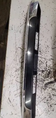 Trunk door license plate light bar