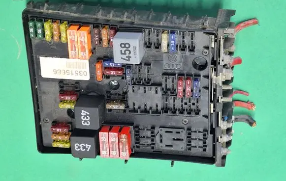 Volkswagen Caddy Fuse module 1K0937124H