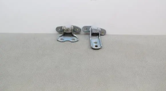 Front door upper hinge
